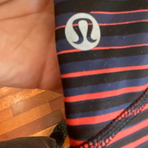 Lululemon 12 cropped yoga pants with pockets - Picture 4 of 6